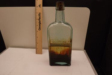 Antique Dr. Pierce's Golden Medical Discovery Bottle QUACK MEDCINE DR. R.V. PIERCE BUFFALO, N.Y.