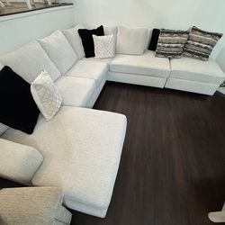 Good quality furniture and living room/dining room set