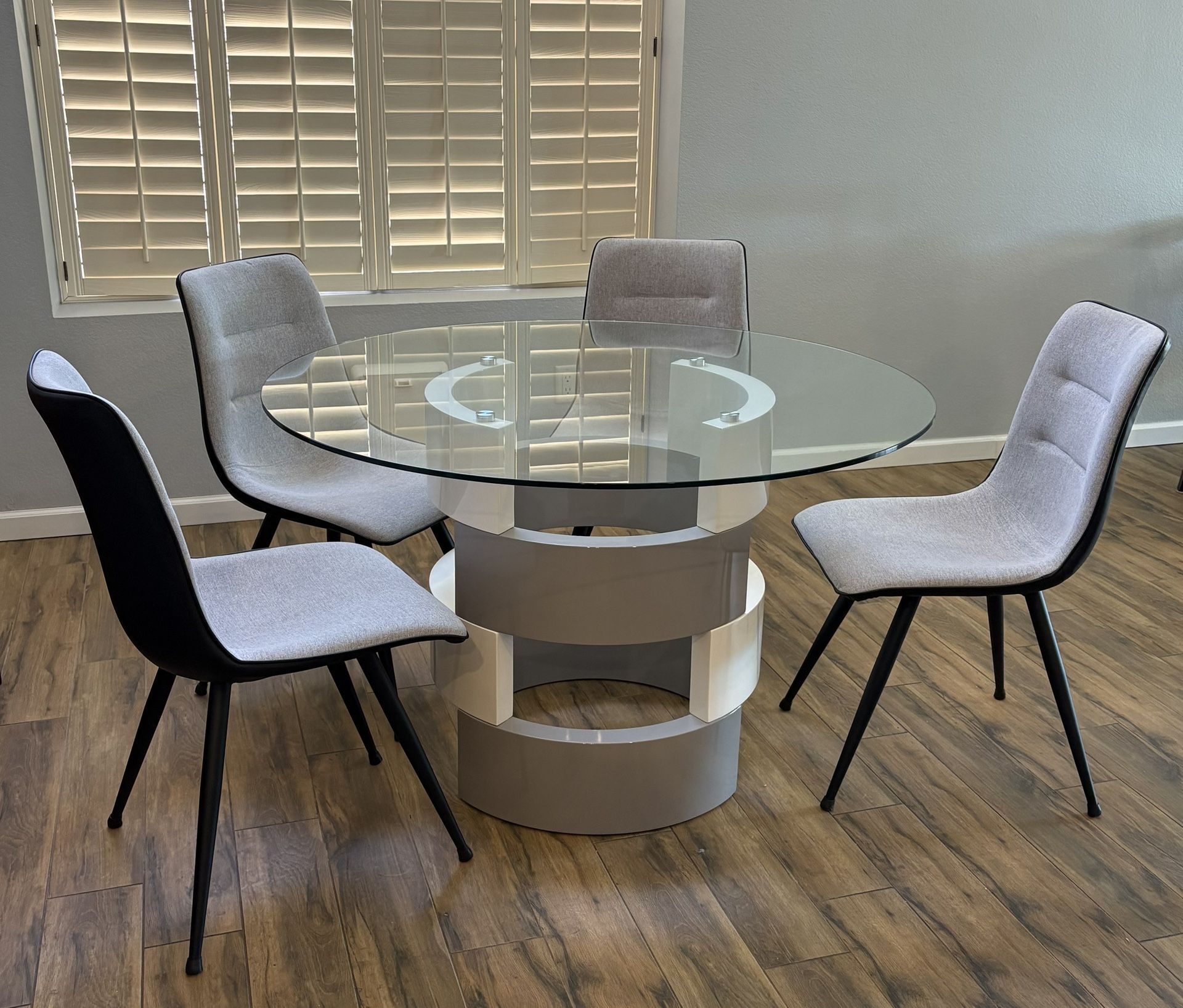 MODERN GLASS TABLE WITH CHAIRS - Perfect Condition
