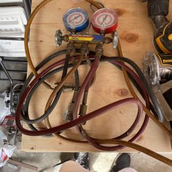 Yellow Jacket Test And Charging Manifold