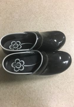 Nursing shoes size 37