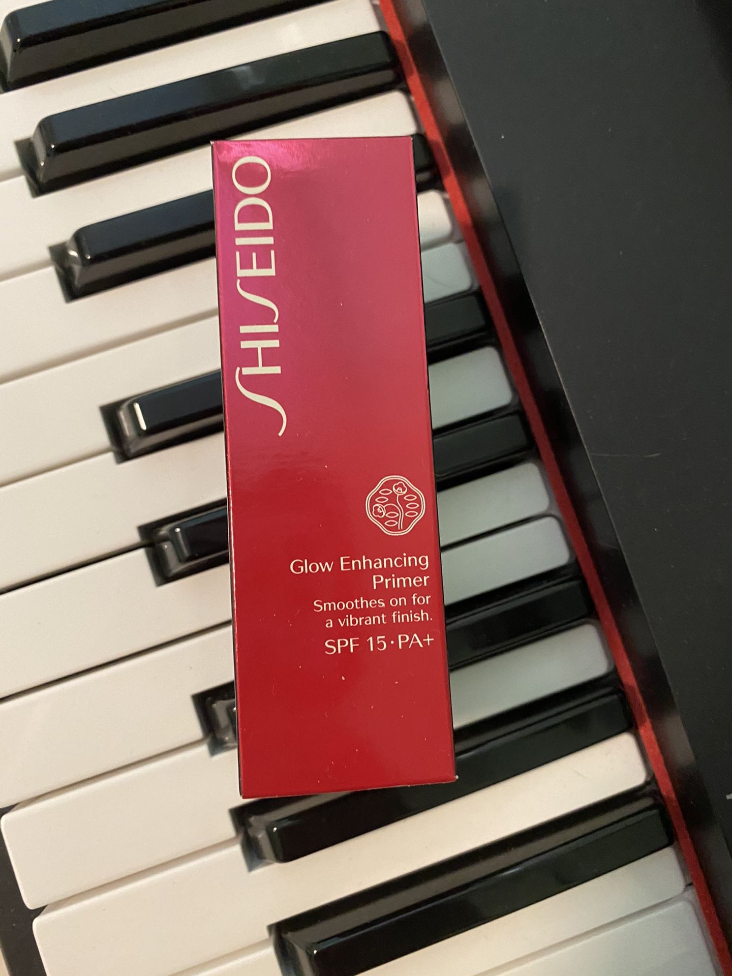 Shiseido Glow Enhancing Primer SPF 15 - Smoothes on for a vibrant finish - Made In Japan