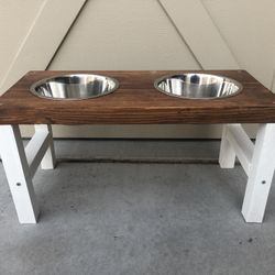 Wood Raised Dog feeders w/ Bowls
