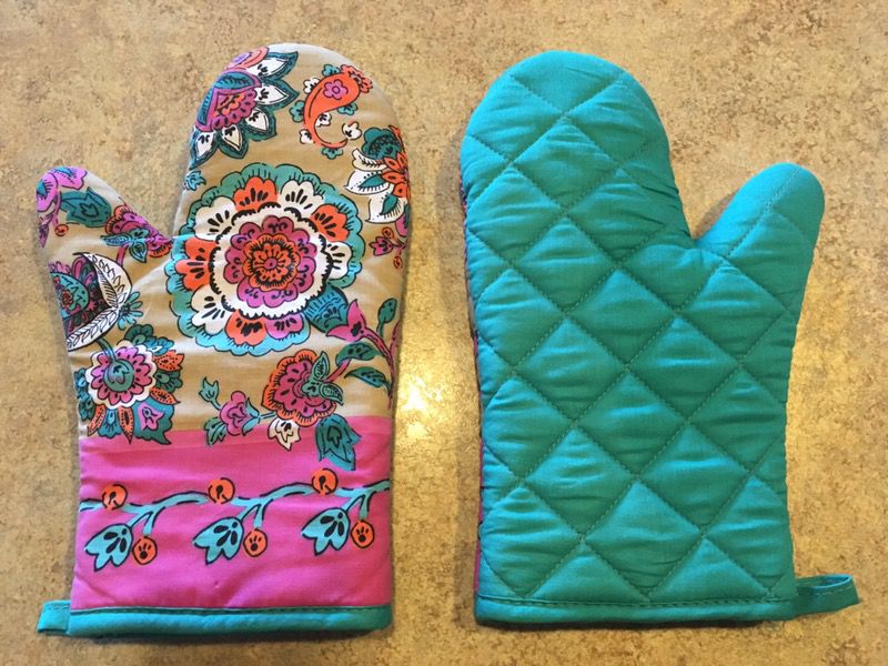2 Oven Mitts