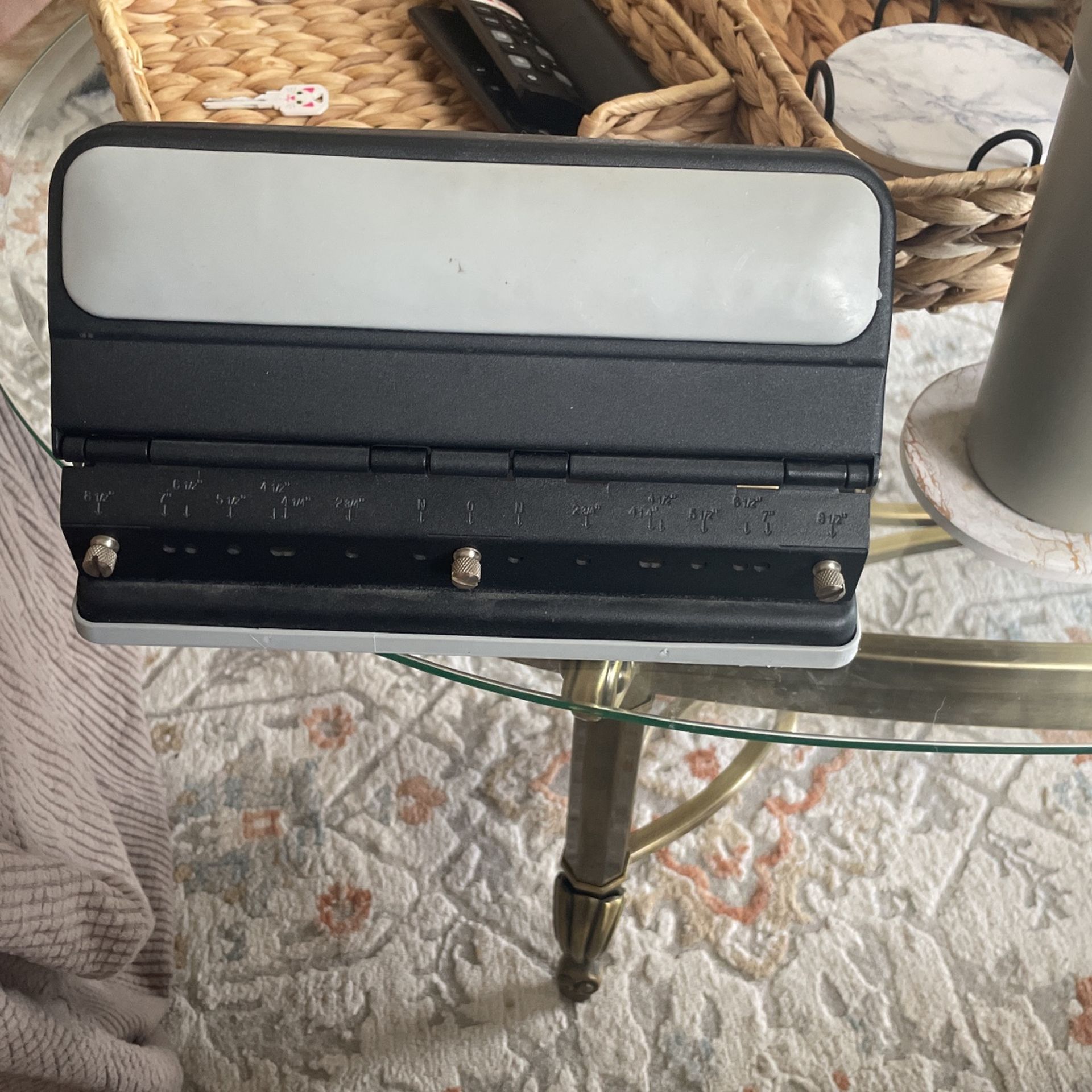 Heavy Duty Hole Punch