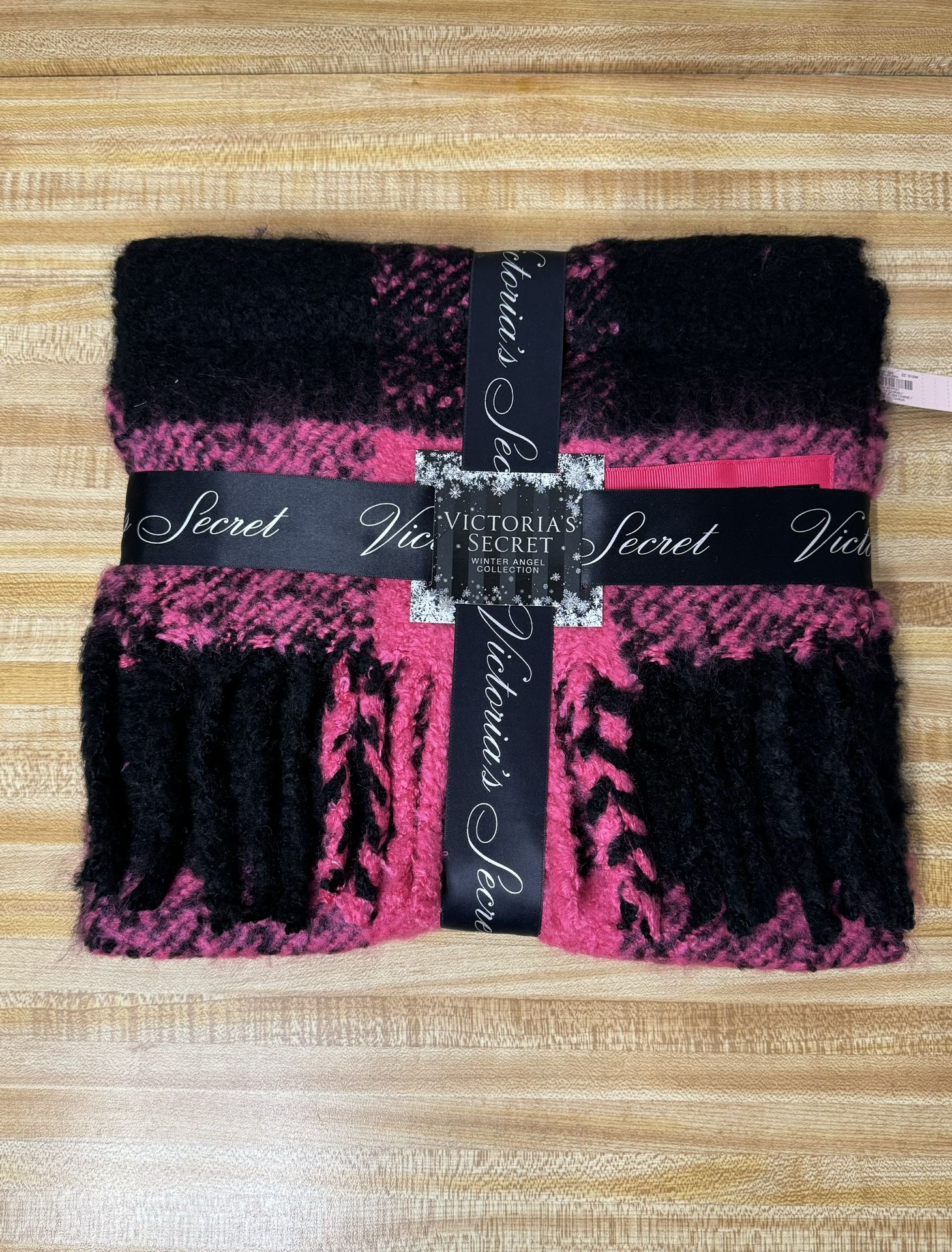 BRAND NEW VICTORIA'S SECRET SCARF WINTER ANGEL COLLECTION