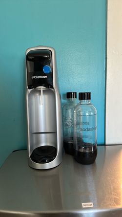Soda Stream Machine w/ tank + 2 Bottles