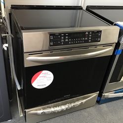 New Scratch And Dent Frigidaire Gallery Induction 5 Burner Glass Top Stainless Steel Slide In Range. 1 Year Warranty 