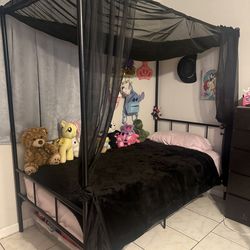 Twin canopy bed
