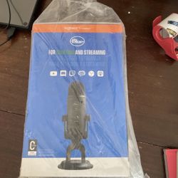 Blue Yeti Professional Multi-Pattern USB Condenser Microphone - Blackout NEW