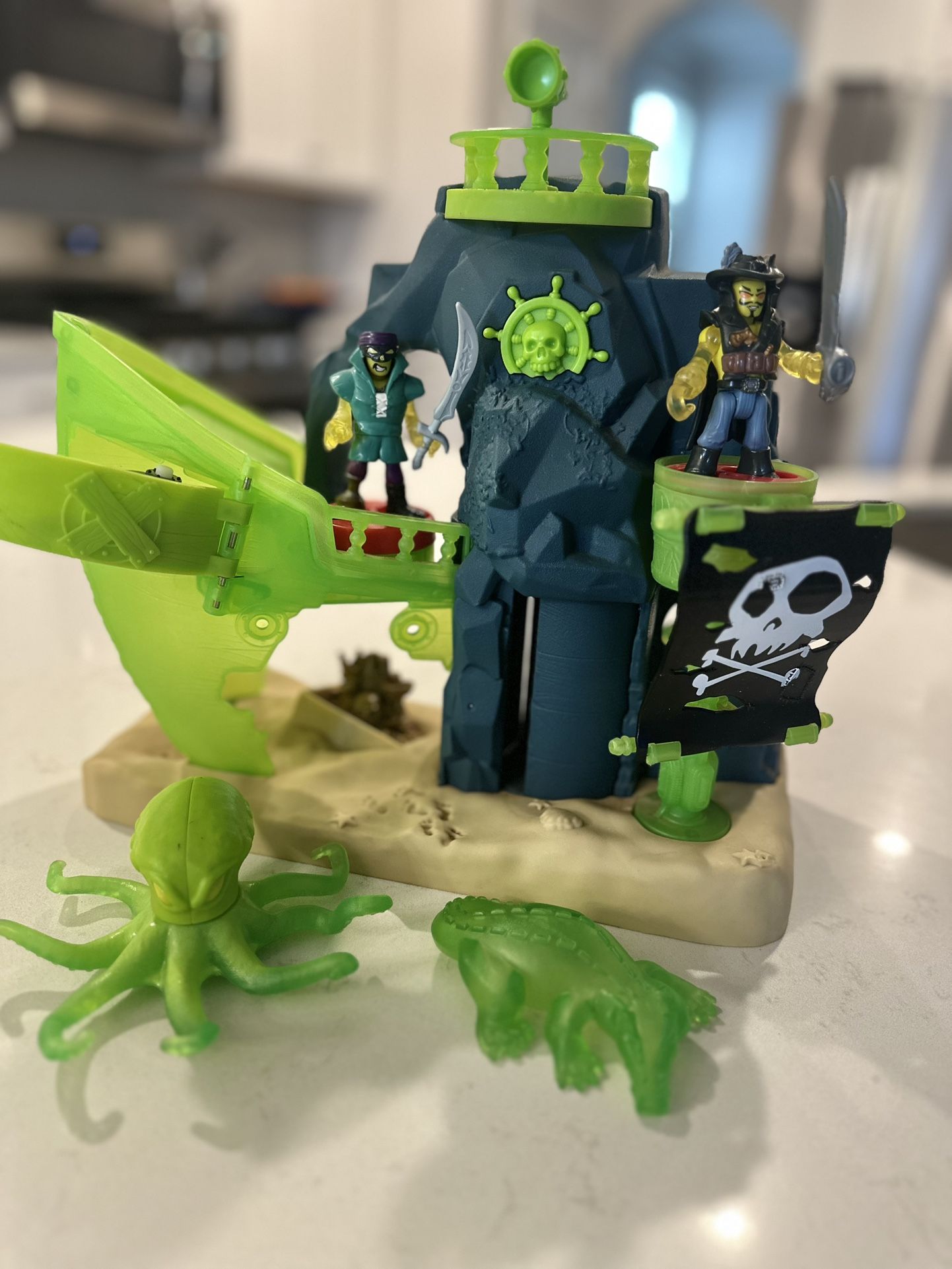 Fisher Price Imaginext Ghost Pirate Island w/ Original Figures Accessories