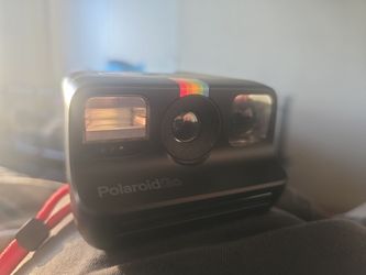 Black Polaroid Go