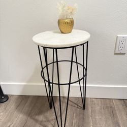 10” Round End Table 