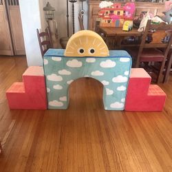 Kids BATTAT Clouds ⛅️ Castle Foam Like New 