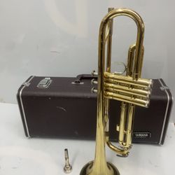 Yamaha YTR 2320 STUDENT / BEGINNER Trumpet w/ Mouthpiece & Hard Case 