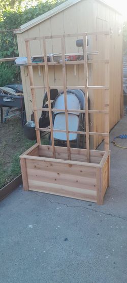 Cedar Planter box with trellis