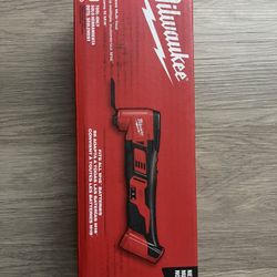 Milwaukee M18 18V Lithium-Ion Cordless Oscillating Multi-Tool (Tool-Only)