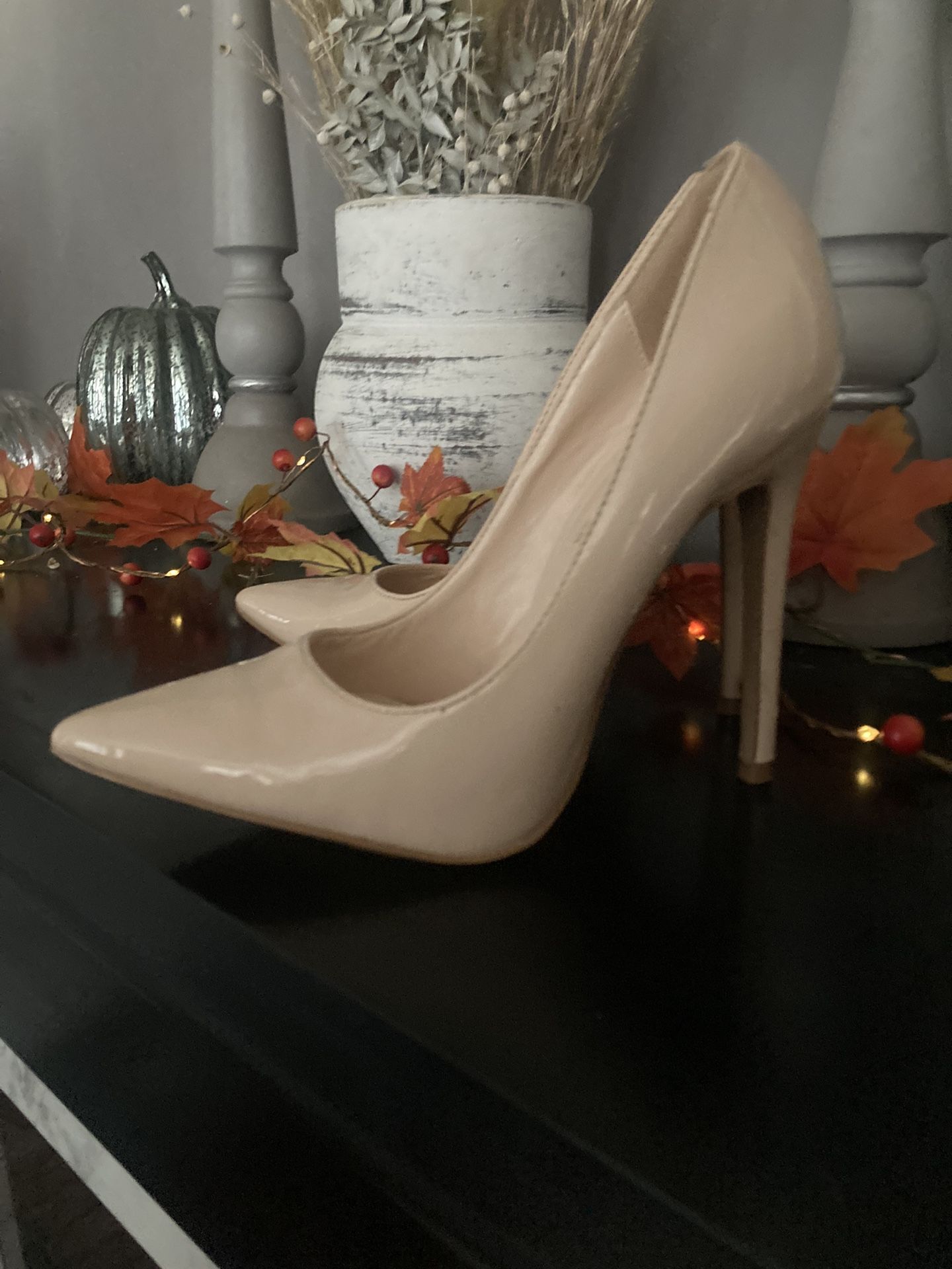 Cream Women’s Pumps Size 7