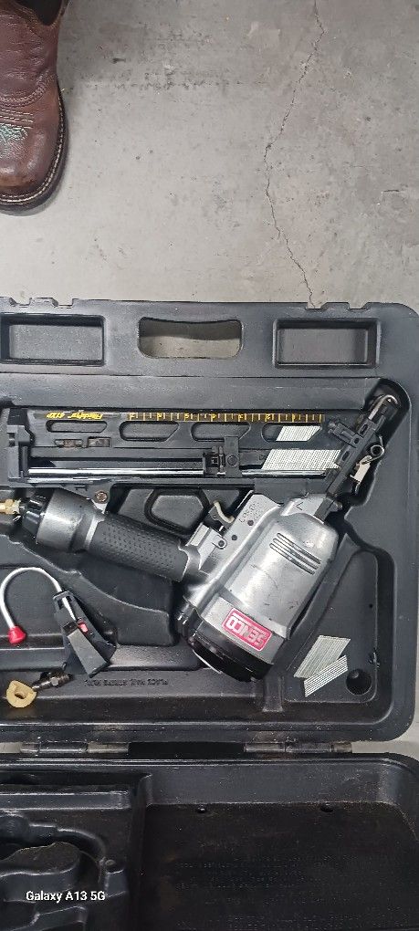 SENCO FINISH NAILER WITH HOOK