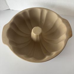 Pampered Chef Family Heritage Stoneware  Bundt Cake Pan Stone Bakeware 10"