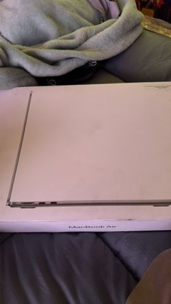 New unactivated 2025 MacBook Air 13in m3 8core cpu 10 core gpu 16gb ram 512gb storage