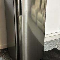 LG Small Fridge / Freezer 