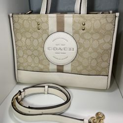 medium size coach bag. great condition 