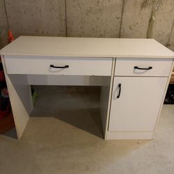 White Desk With drawers And Cabinet Storage 