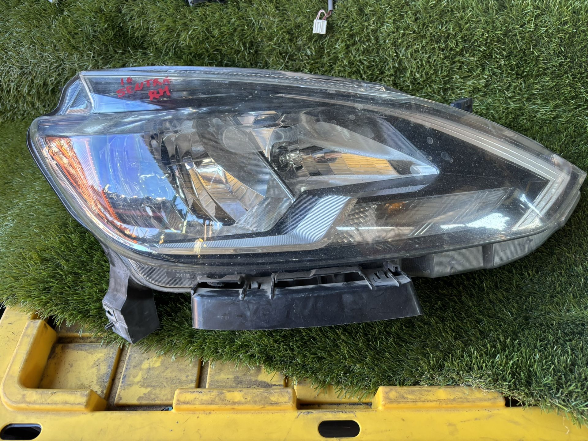 2016 Nissan Sentra RH Headlight 