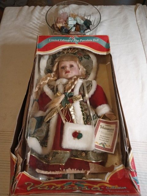 Nv Used Vanessa Collection Timeless Treasures Special Limited Edition Fine Genuine Porcelain Doll