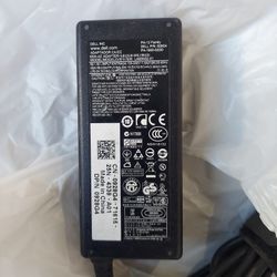 Dell 65 Watts Laptop Charger With Power Cord