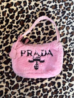 pink furry Prada shoulder bag🩷