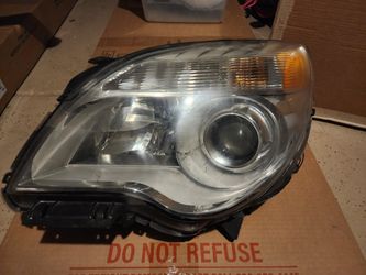 2012 Chevy Equinox - Driver Side Headlight