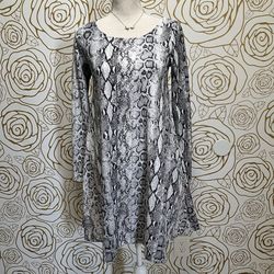 NWT The Vanity Room Snake long sleeve swing dress with pockets