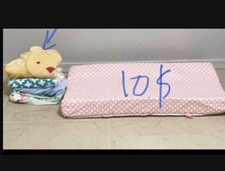 changing pad waterproof cover in excellent condition pet and smoke free home 