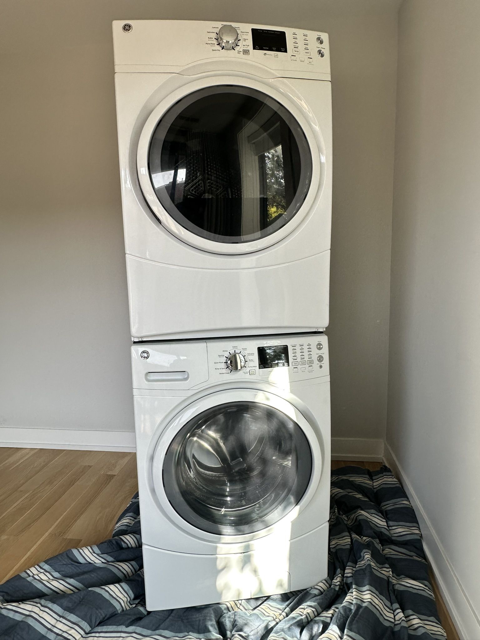 GE Stackable Front Load Washer & Gas Dryer Set - $400 (West Town, Chicago)