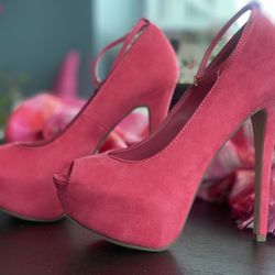 Pink high heels  ( size 8 )