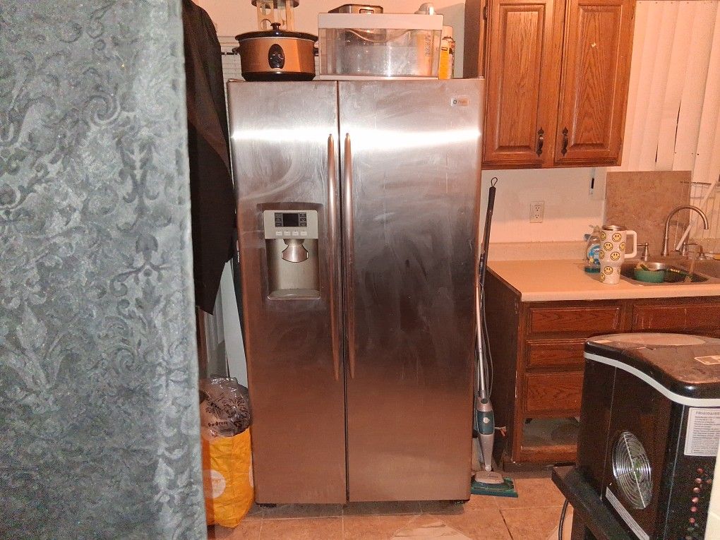 General ELECTRIC PROFILE REFRIGERATOR & FREEZER