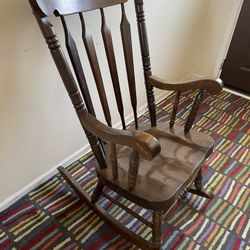 Wooden Rocking Chair 