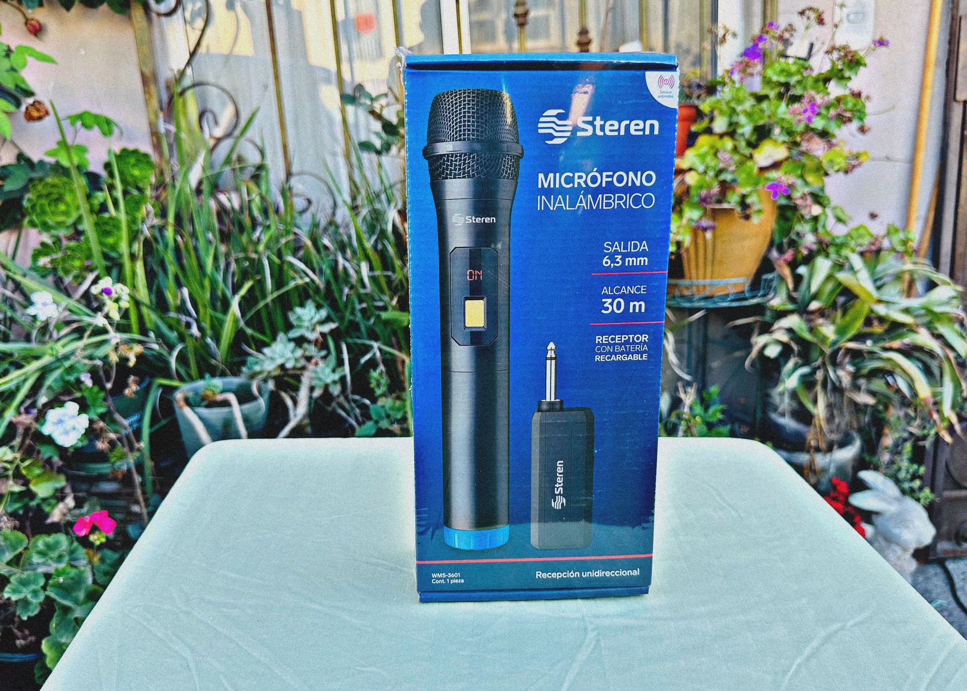 Steren wireless microphone.