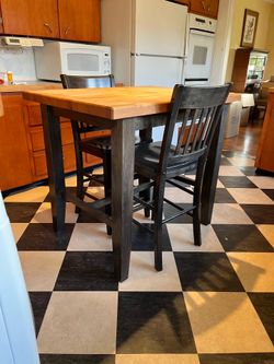 Butcher block table w 2 chairs