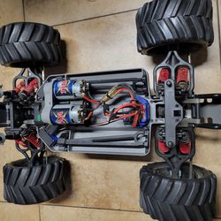 E-Maxx Dual brushed motors