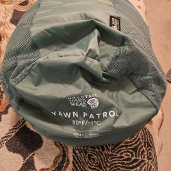 BNWT Mountain Hardwear Yawn Patrol Sleeping Bag 30 Degree