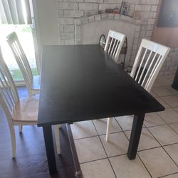 Dinining Table With 4 Chairs 