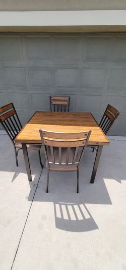 Table w four chairs. Solid wood and quality iron