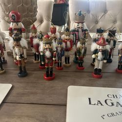 Wood Nutcrackers Collection 