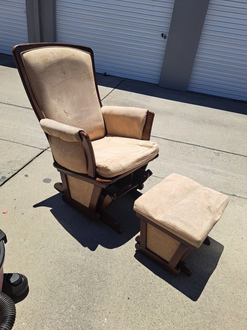Rocking Chair plus footrest 