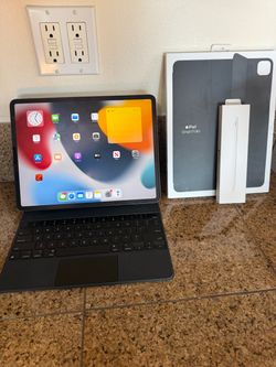 iPad Pro 12.9-inch 4th Gen 128gb with accessories