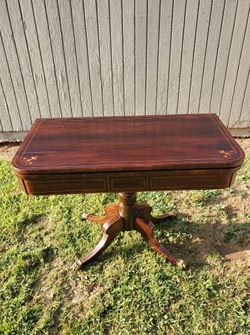 19th century elegant English Rosewood game table on metal claw feet leather tooled top
