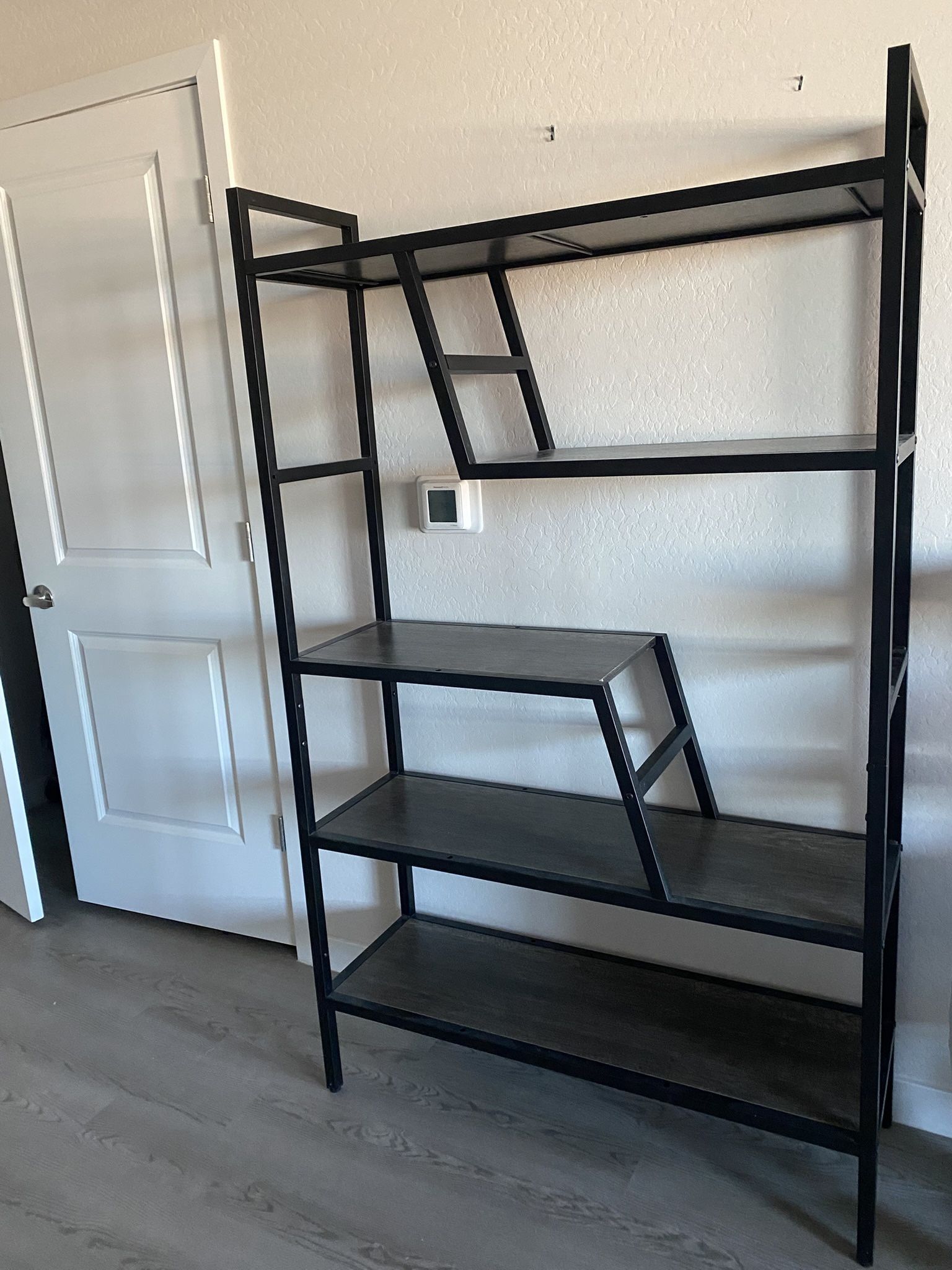 Modern Adjustable Shelf 